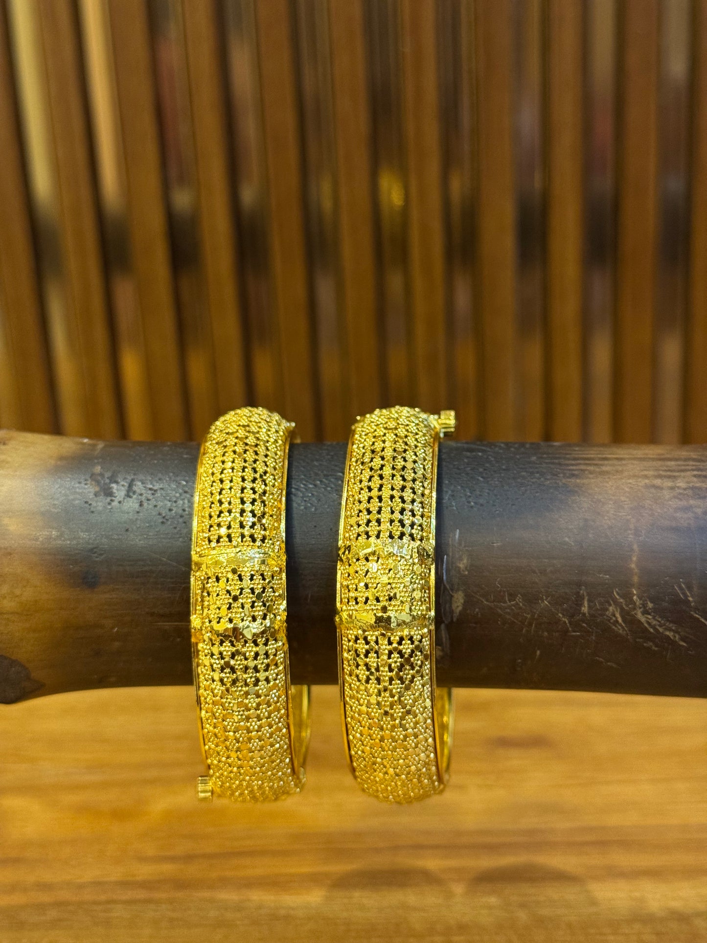 Zalali Tode (Golden Glow Bangles)